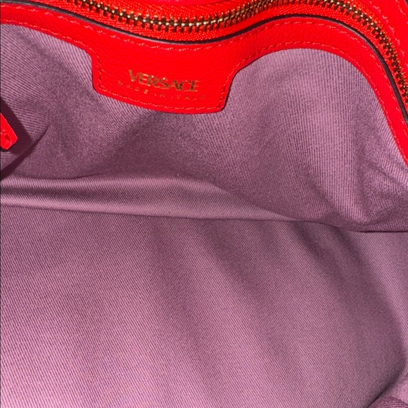 VERSACE
Grained Calfskin La Medusa Bucket
Bag Red
Bag - Picture 4 of 17